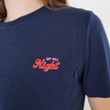 Amme-T-shirt oppe hele natten