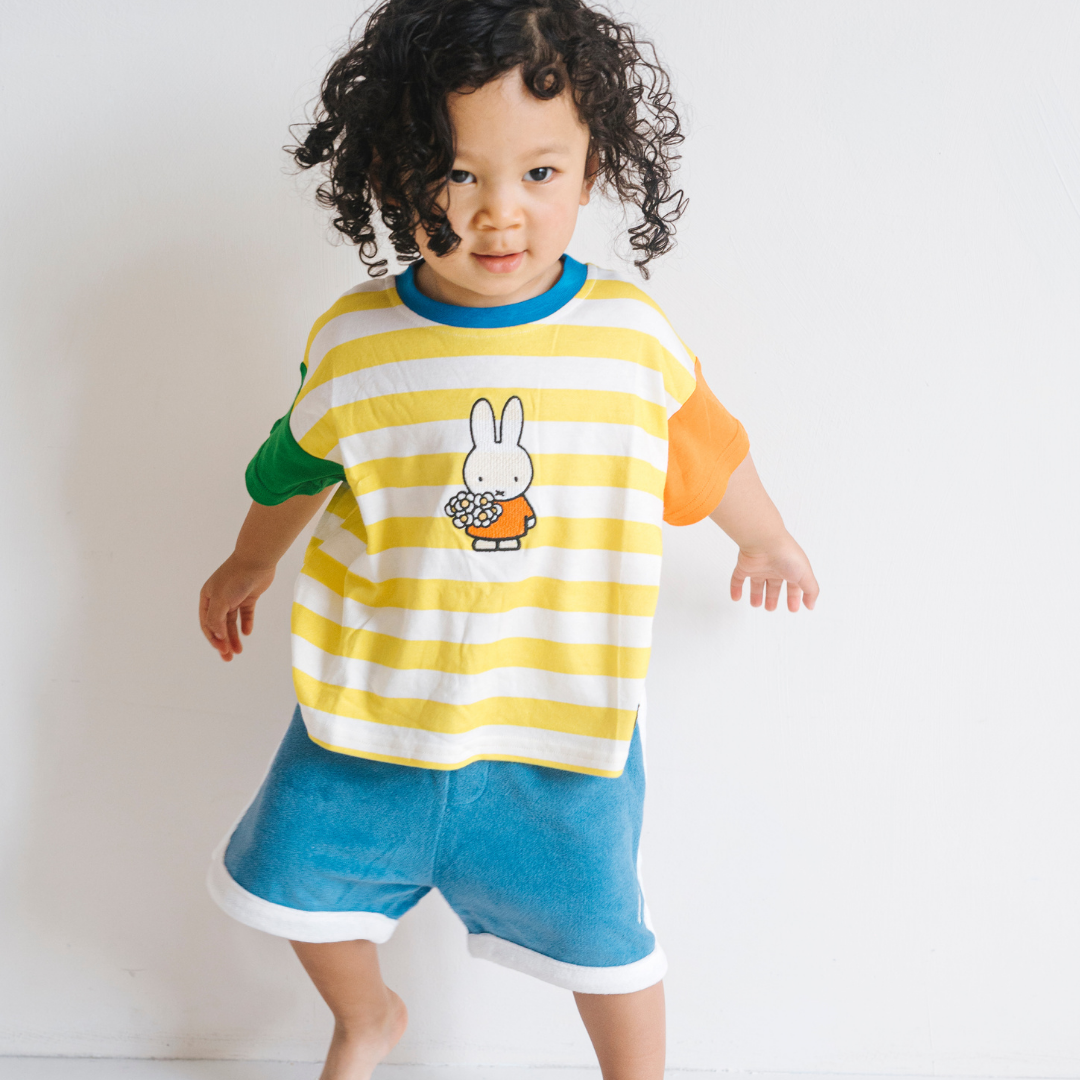 Barn iført Miffy i Bloom-stribet ringer-T-shirt til børn
