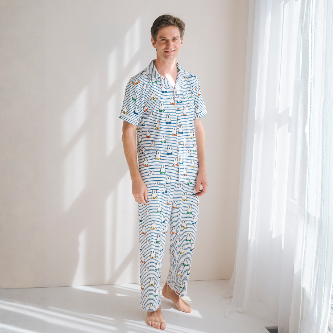 Hombre con el conjunto de pijama de bambú «Peek-a-Boo Blue» para hombre Miffy