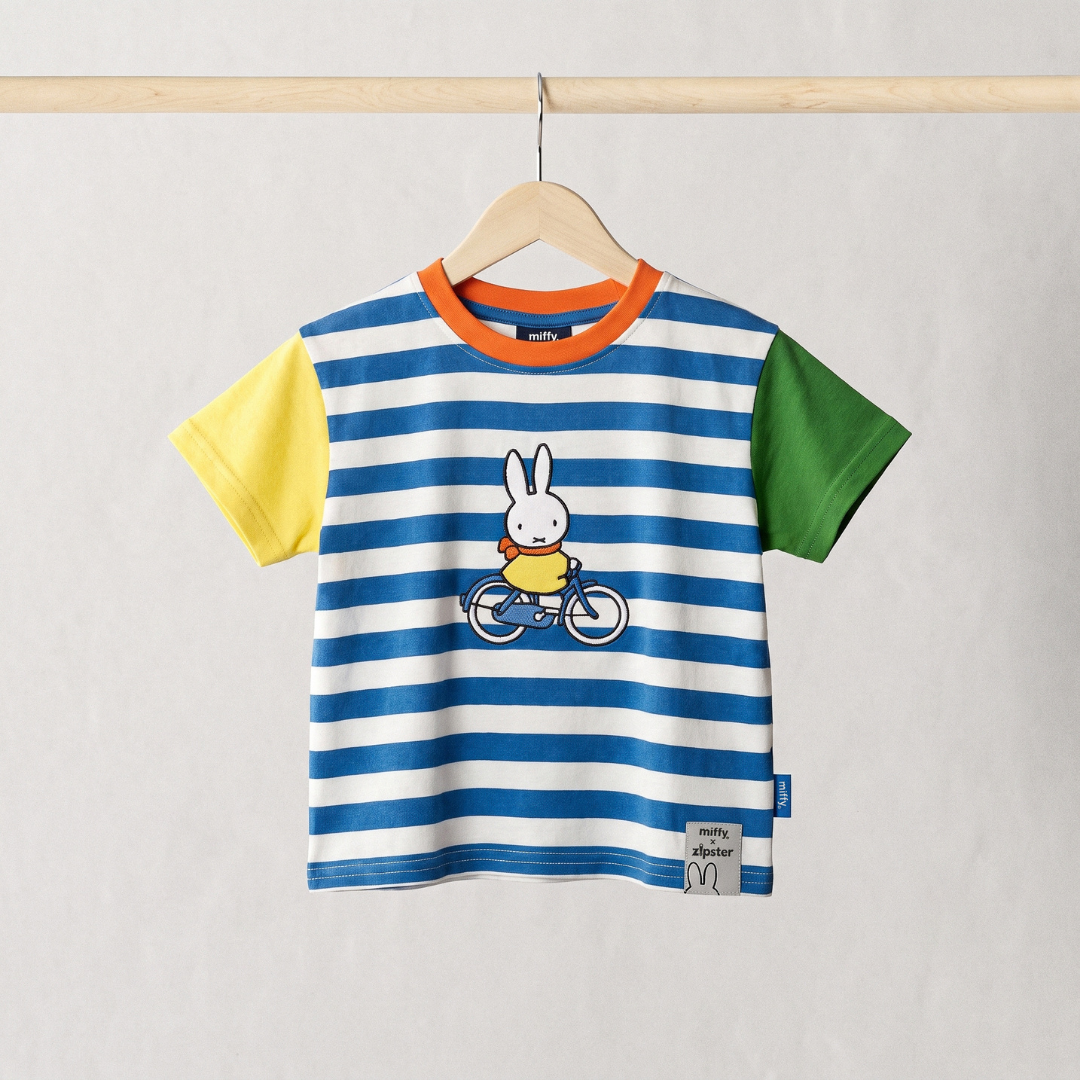 Miffy »On the Move«-stribet T-shirt med krave til børn, set forfra