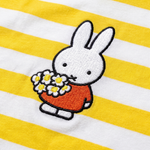 Designdetalje på Miffy i Bloom-stribet ringer-børnet-shirt