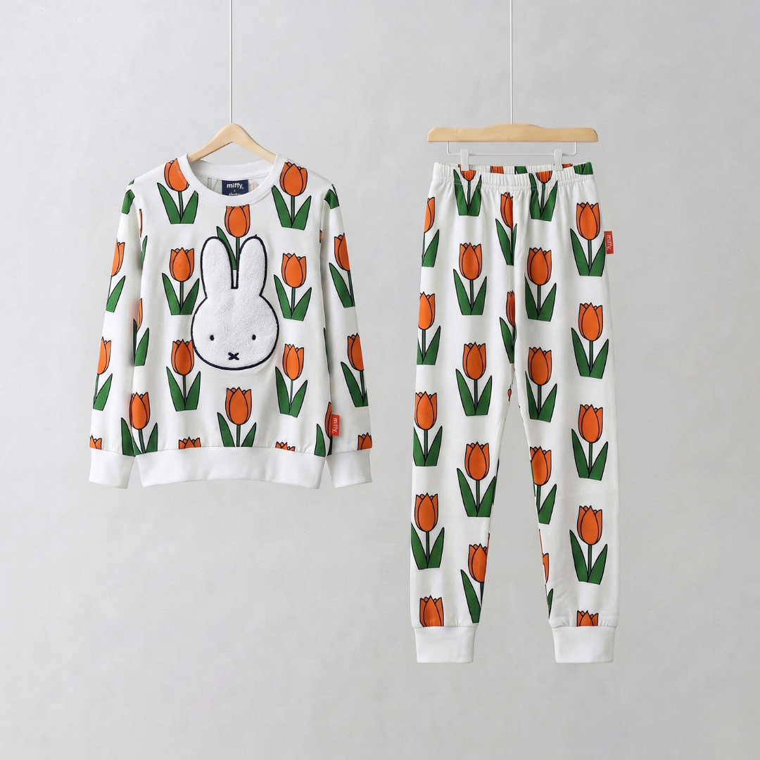 nijntje bamboe-loungeset met tulpenprint ‘In the Meadow’, vooraanzicht